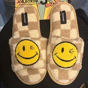 Joe Boxer Beige Checkered Plush Slide Slippers with Yellow Winking Smiley